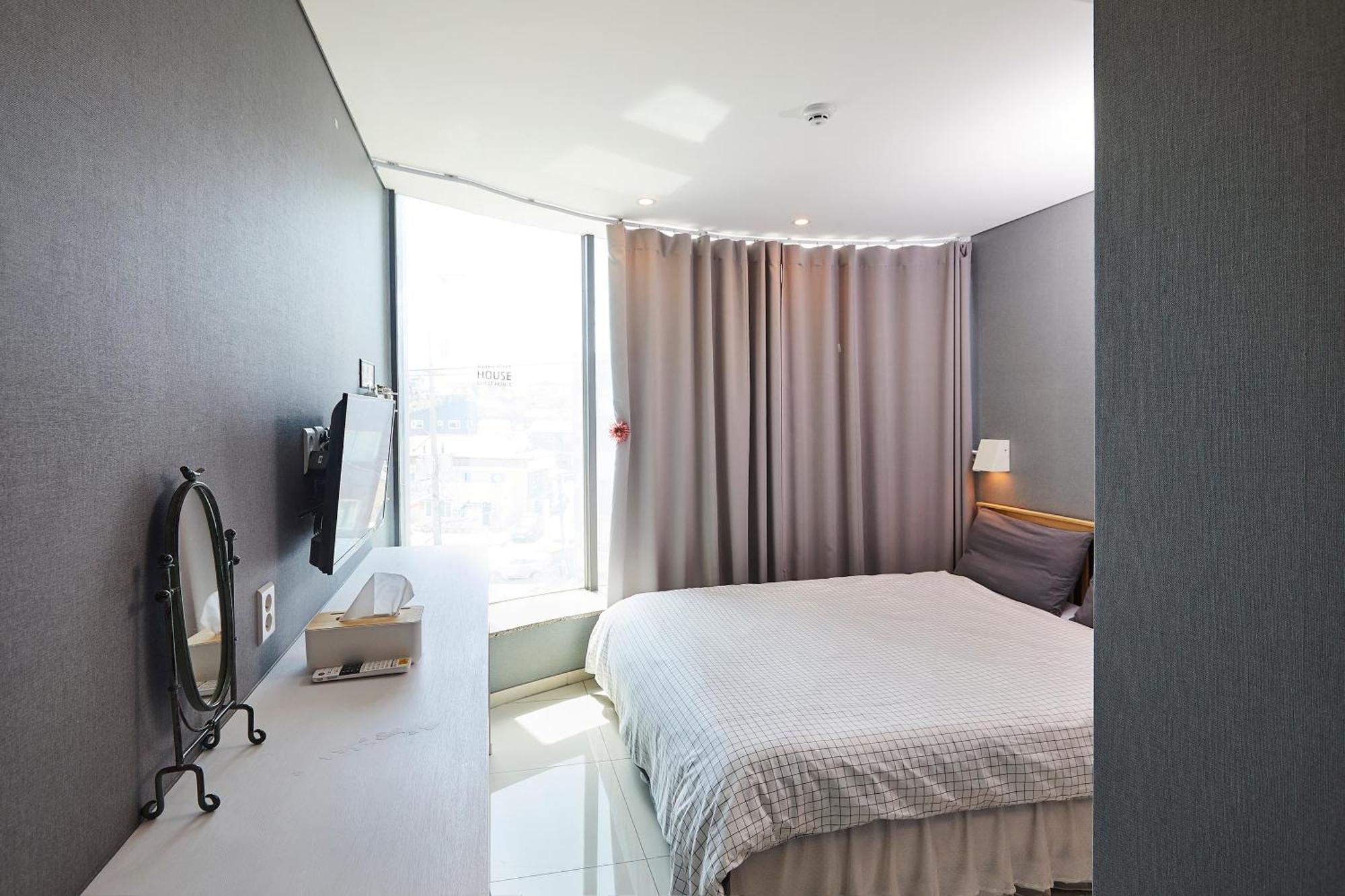 Red-Lighthouse Guest House Sokcho Phòng bức ảnh
